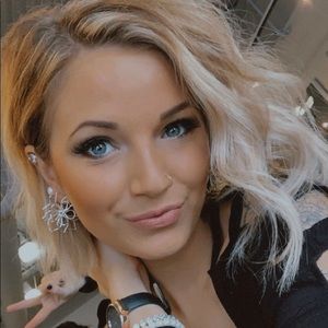 Meet your Posher, Olivia